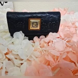 Stone Mountain Women's Black Embossed Wallet
